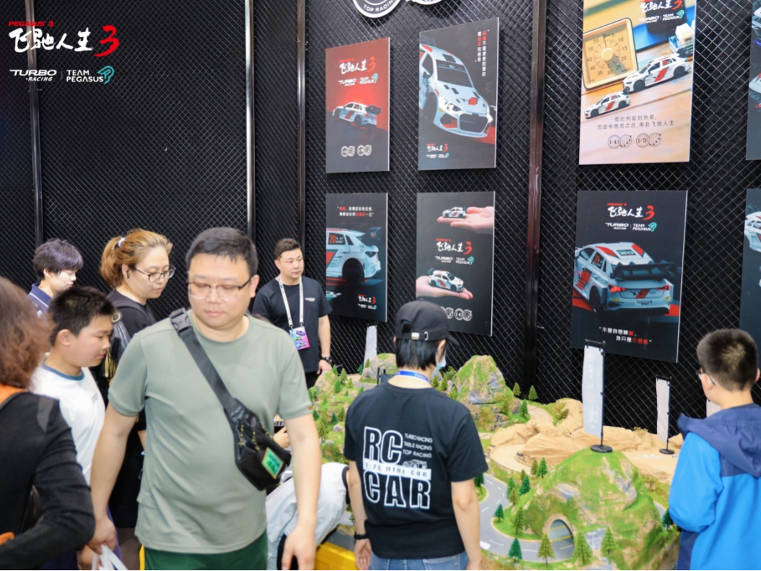火热延续！TURBO RACING展台持续刷屏，飞驰人生3真车惊艳助阵！