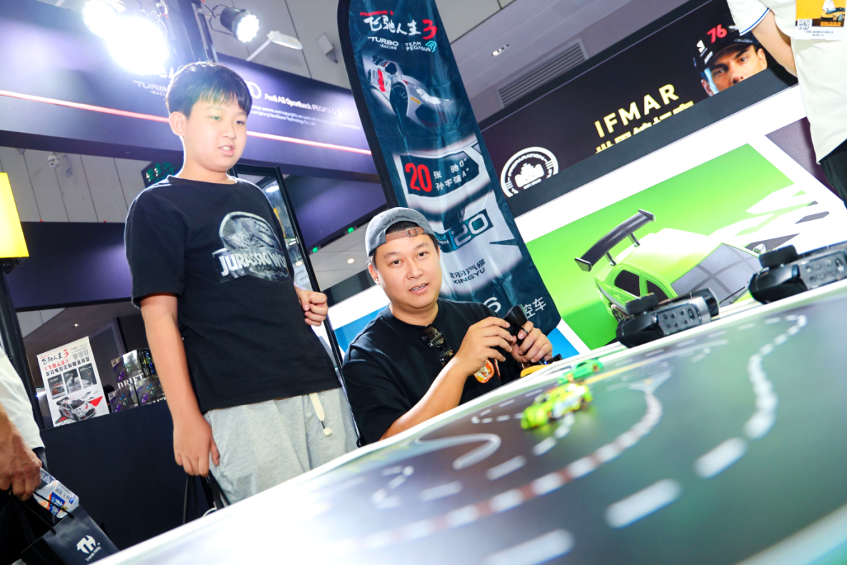 引擎轰鸣！TURBO RACING 沐尘 43 挑战赛正式开赛！互动区免费体验掌心 RC