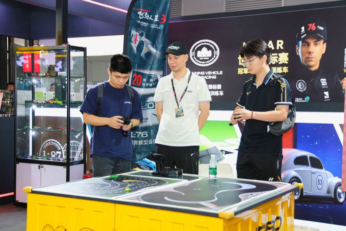 引擎轰鸣！TURBO RACING 沐尘 43 挑战赛正式开赛！互动区免费体验掌心 RC